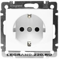 Розетка влагозащищенная, с заземляющим контактом и крышкой Legrand Valena (Белый) 774220